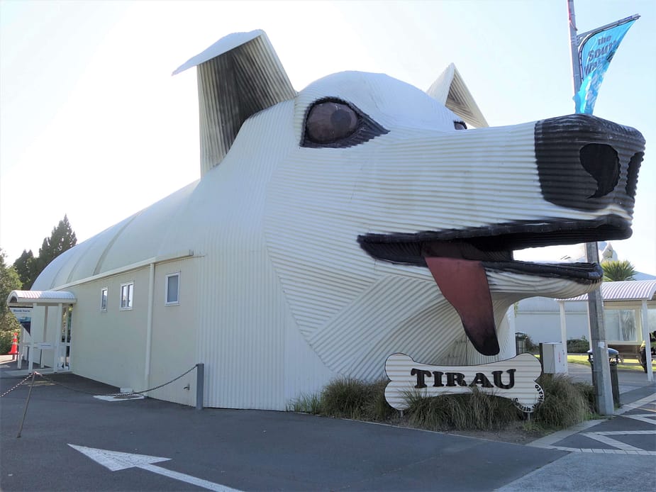 Dog-shaped building in Tirau