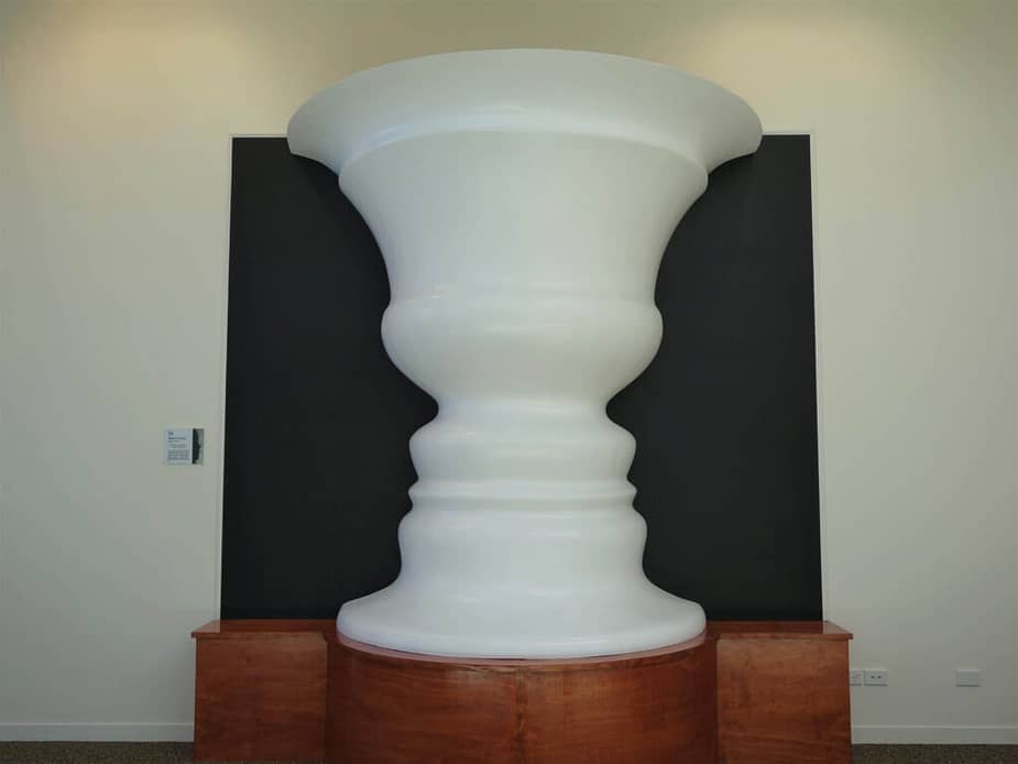 Rubin's vase in Puzzling World