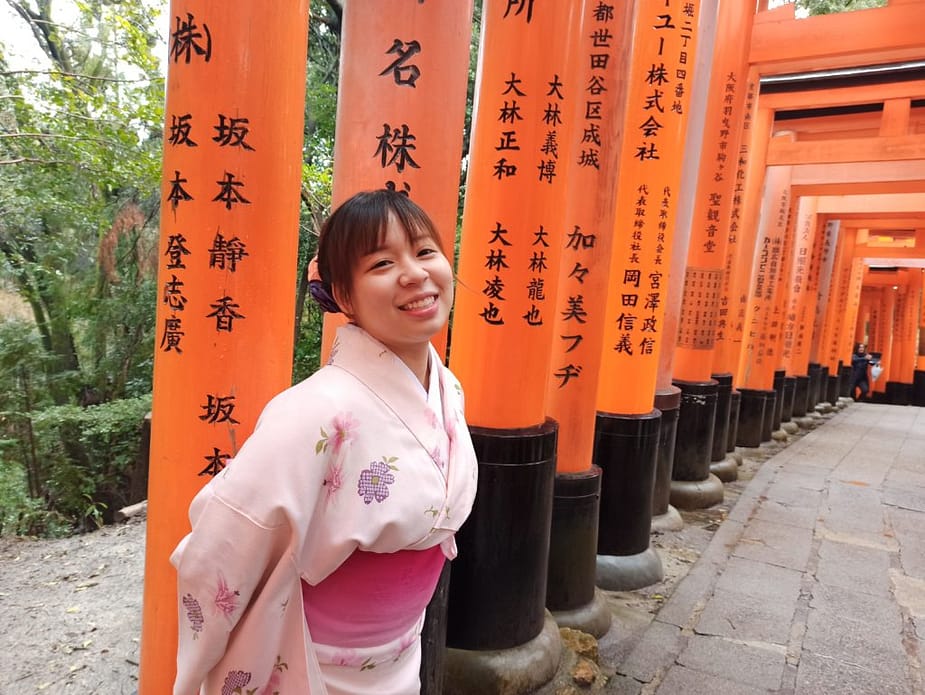 Lady with kimono posing with torii of Fushimi Inari Taisha
