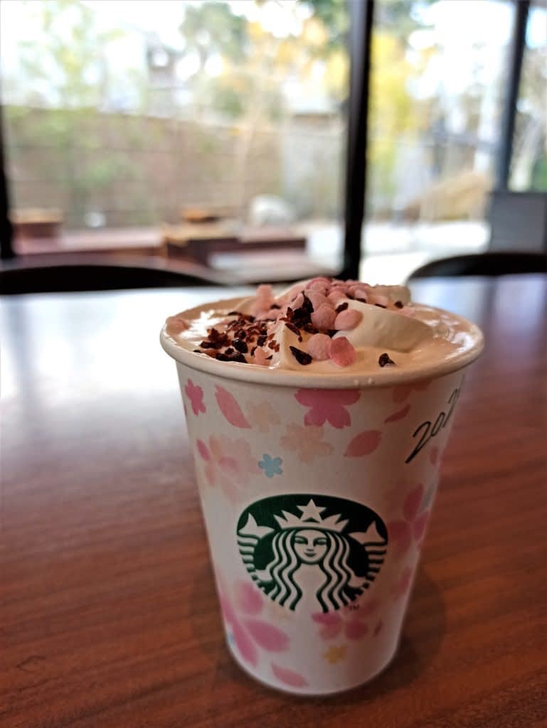 Sakura milk latte (495 yen inclusive tax)