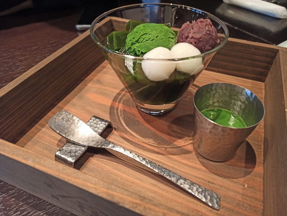 Fresh jelly made from Uji green powdered tea with rice flour dumplings