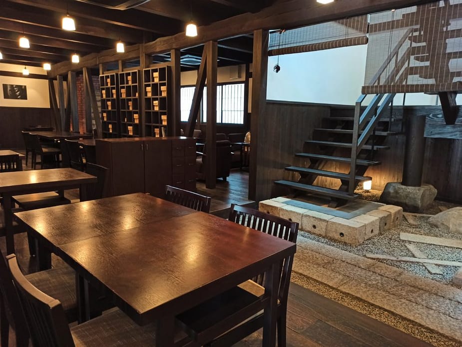 Interior of Tsujirihei Honten